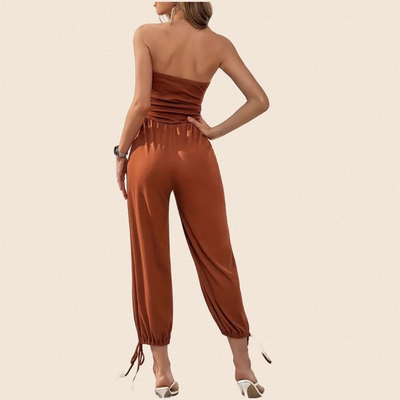 new Effortless Elegance: The Perfect Jumpsuit; staple for your wardrobe small - Picture 3 of 12